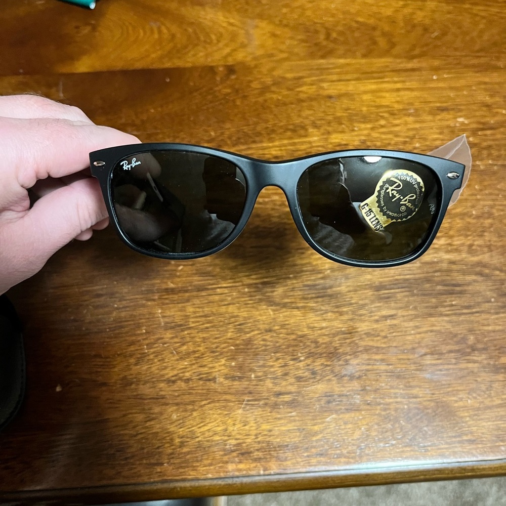 RAYBAN SUNGLASSES RB2132